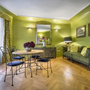 Otel Black Star, Prag