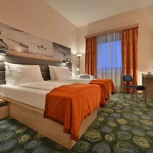 Ramada Airport Hotell