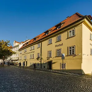 Archibald At The Charles Bridge מלון