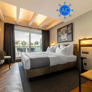 Otel The Viaduct - &, Prag