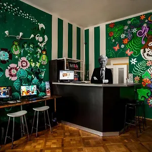 Art Hole Hostel